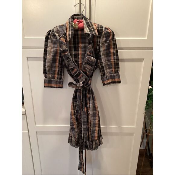 BKE Buckle Wrap Dress Sz S Ruffle Hem Midi Gray Black Plaid - Picture 1 of 13